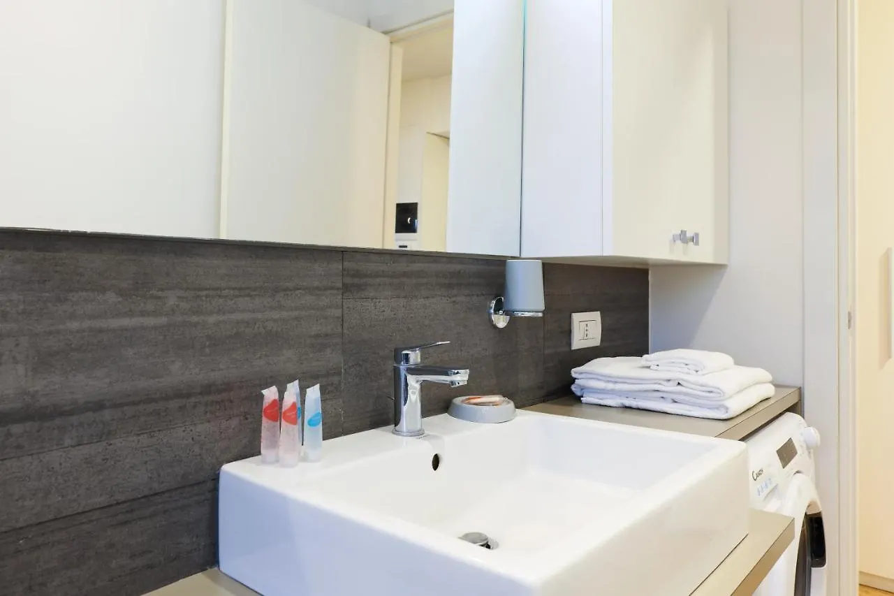 Contempora Apartments - Casa Alice Milano 0*,  Italia